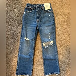 Abercrombie & Fitch Ankle Straight Ultra High Rise distressed Jean - extra short